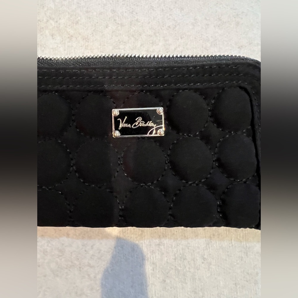 Vera Bradley Black Quilted Zip Card Case with Logo Plate - Picture 2 of 6